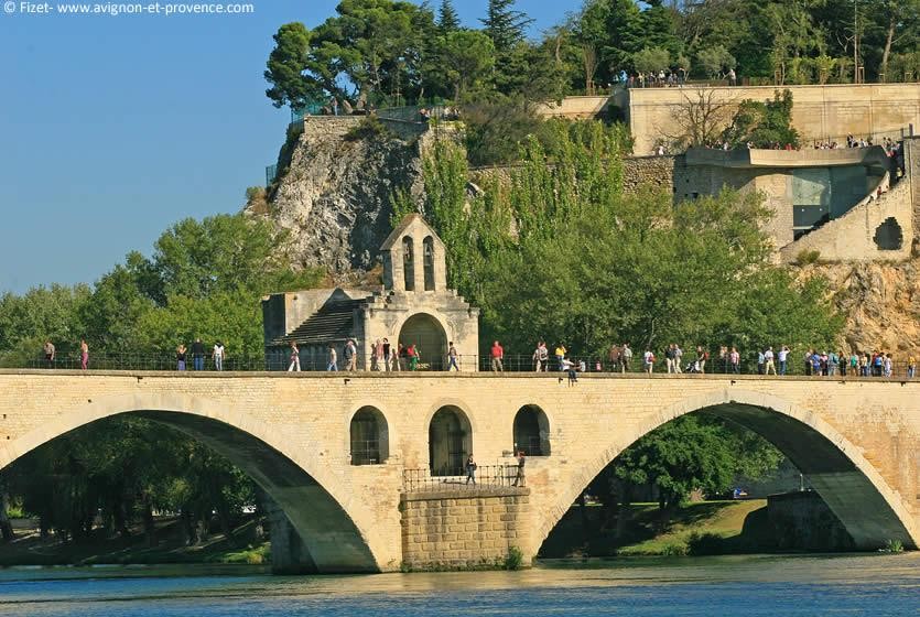 Saint Benezet Bridge ở Avignon