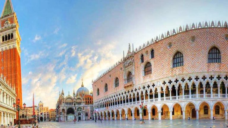 Quảng trường San Marco là quảng trường quan trọng nhất và nổi tiếng nhất  của thành